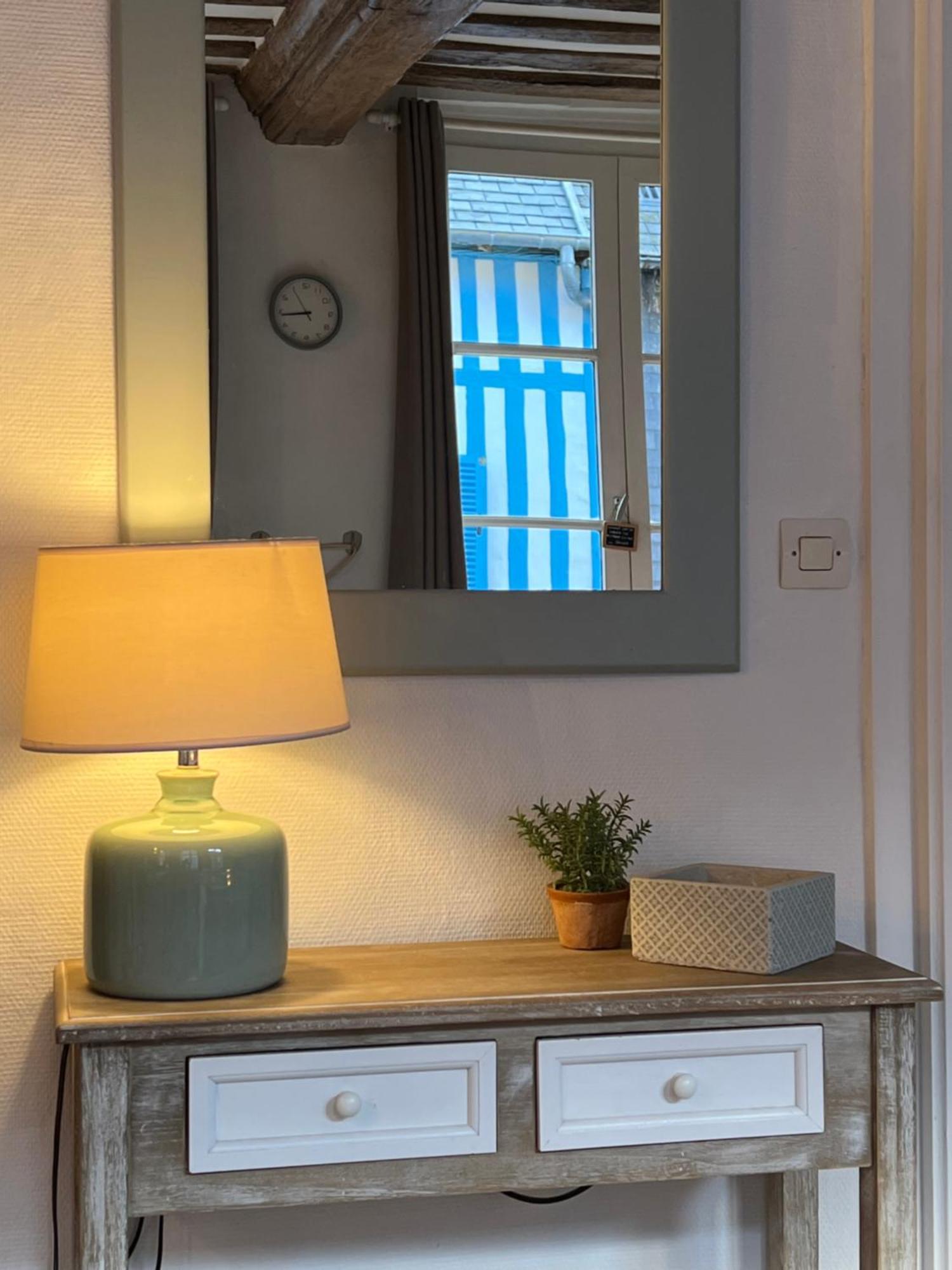 Une Pause Chez Julien, appartement lumineux et idéalement situé! Honfleur Esterno foto